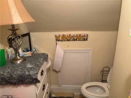 46 Delena Avenue S, Hamilton, ON - Indoor Photo Showing Bathroom