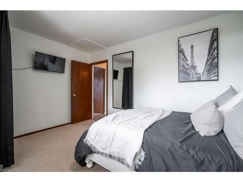 71 Fielding Crescent, Hamilton, ON - Indoor Photo Showing Bedroom