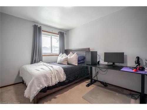 71 Fielding Crescent, Hamilton, ON - Indoor Photo Showing Bedroom