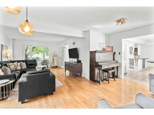 479 Fothergill Boulevard, Burlington, ON - Indoor Photo Showing Living Room