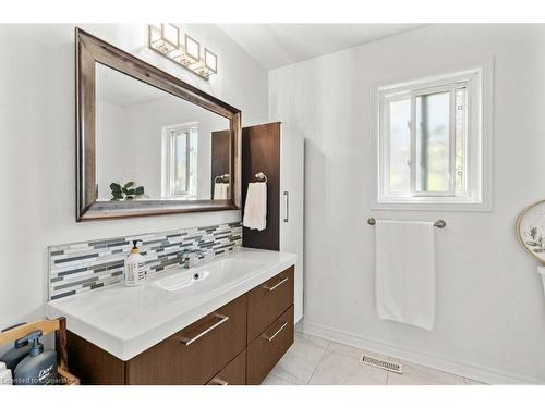 479 Fothergill Boulevard, Burlington, ON - Indoor Photo Showing Bathroom