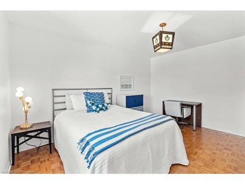 479 Fothergill Boulevard, Burlington, ON - Indoor Photo Showing Bedroom