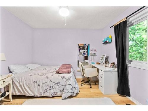 479 Fothergill Boulevard, Burlington, ON - Indoor Photo Showing Bedroom