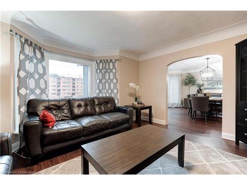 17 Dundas Street, Dundas, ON - Indoor Photo Showing Living Room