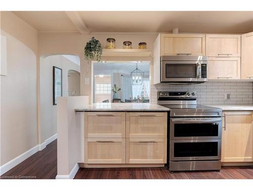 17 Dundas Street, Dundas, ON - Indoor Photo Showing Kitchen