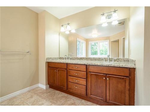 2049 Country Club Drive, Burlington, ON - Indoor Photo Showing Bathroom