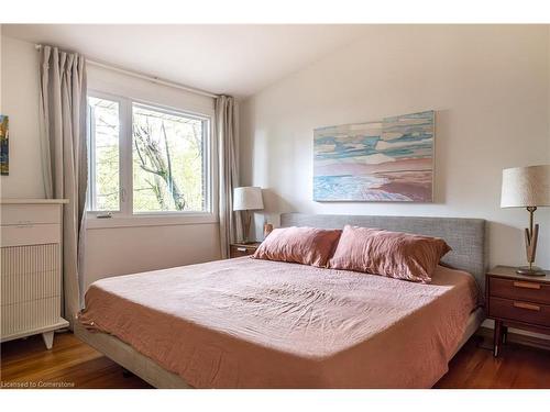 135 West 34Th Street, Hamilton, ON - Indoor Photo Showing Bedroom