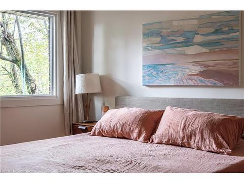 135 West 34Th Street, Hamilton, ON - Indoor Photo Showing Bedroom