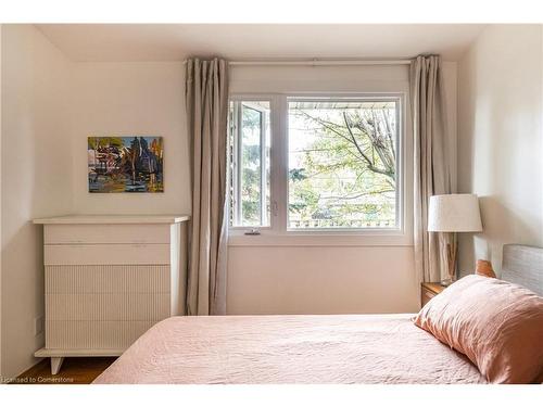 135 West 34Th Street, Hamilton, ON - Indoor Photo Showing Bedroom