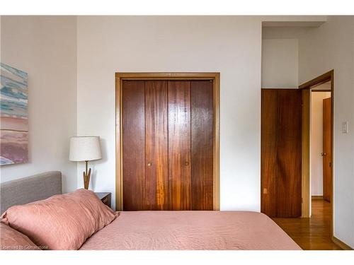 135 West 34Th Street, Hamilton, ON - Indoor Photo Showing Bedroom