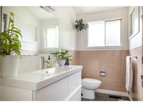 135 West 34Th Street, Hamilton, ON - Indoor Photo Showing Bathroom