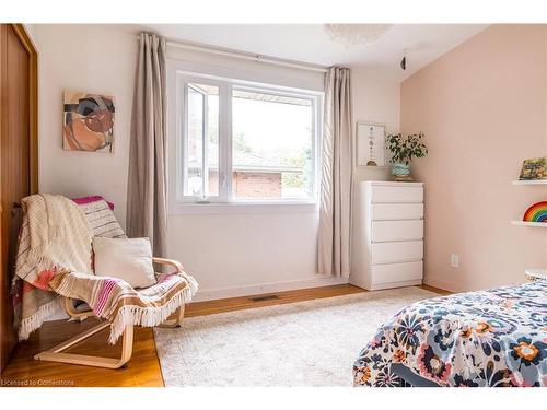 135 West 34Th Street, Hamilton, ON - Indoor Photo Showing Bedroom