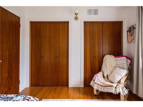 135 West 34Th Street, Hamilton, ON - Indoor Photo Showing Bedroom