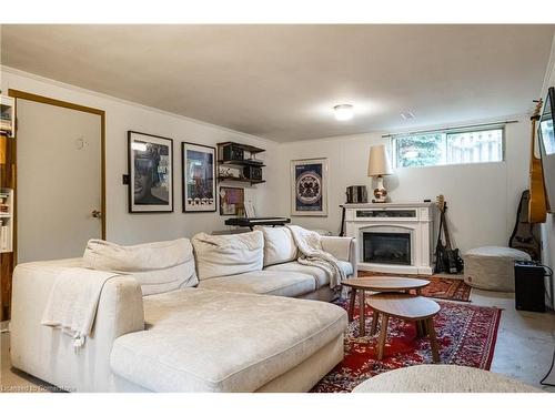 135 West 34Th Street, Hamilton, ON - Indoor Photo Showing Living Room With Fireplace