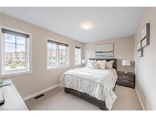 46 Hugill Way, Waterdown, ON - Indoor Photo Showing Bedroom