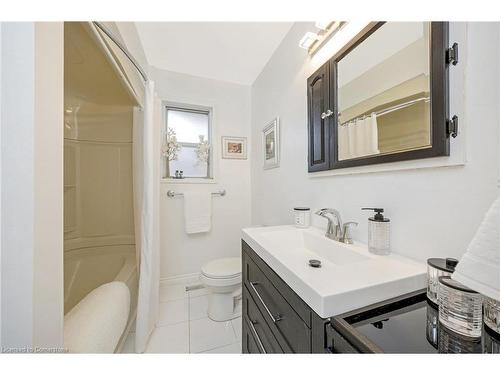 162 Prince Charles Drive, Georgetown, ON - Indoor Photo Showing Bathroom