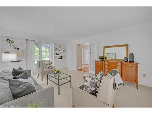 2262 Bonnylyn Court, Oakville, ON - Indoor Photo Showing Living Room