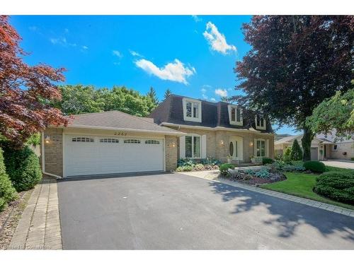 2262 Bonnylyn Court, Oakville, ON - Outdoor With Facade