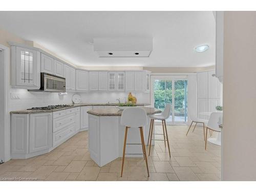 2262 Bonnylyn Court, Oakville, ON - Indoor Photo Showing Kitchen