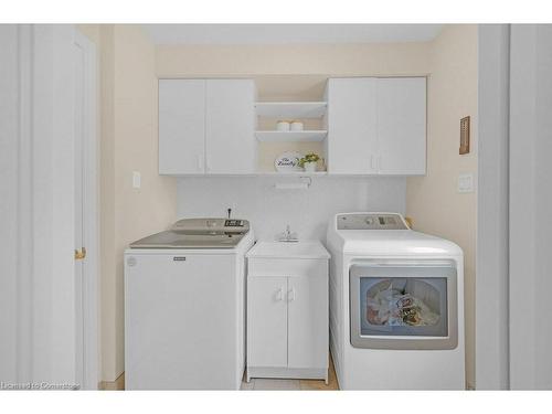 2262 Bonnylyn Court, Oakville, ON - Indoor Photo Showing Laundry Room