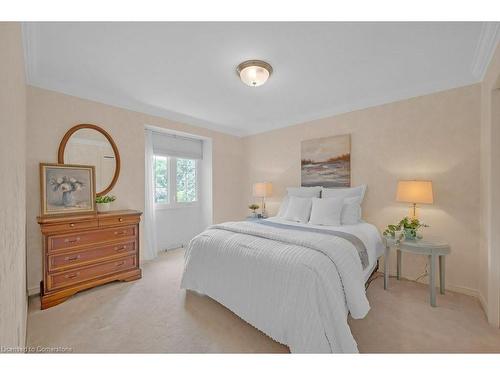 2262 Bonnylyn Court, Oakville, ON - Indoor Photo Showing Bedroom