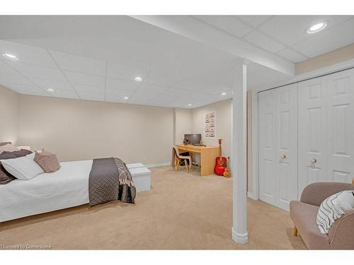 2262 Bonnylyn Court, Oakville, ON - Indoor Photo Showing Bedroom