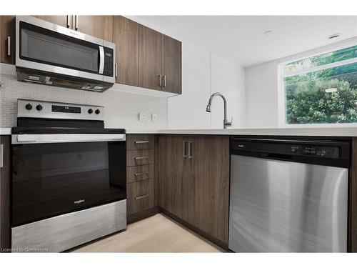 202-467 Charlton Avenue E, Hamilton, ON - Indoor Photo Showing Kitchen