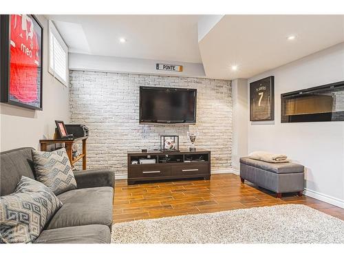 126 Voyager Pass, Hamilton, ON - Indoor Photo Showing Living Room