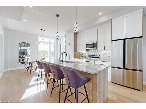 39 Wellspring Way, Pelham, ON - Indoor Photo Showing Kitchen With Upgraded Kitchen