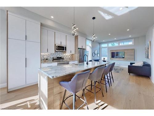 39 Wellspring Way, Pelham, ON - Indoor Photo Showing Kitchen With Upgraded Kitchen