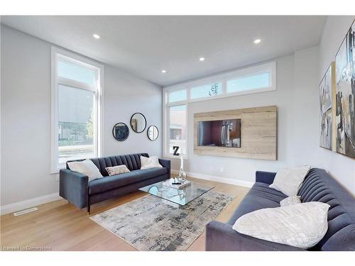 39 Wellspring Way, Pelham, ON - Indoor Photo Showing Living Room