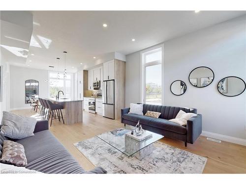 39 Wellspring Way, Pelham, ON - Indoor Photo Showing Living Room