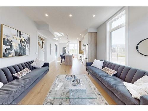 39 Wellspring Way, Pelham, ON - Indoor Photo Showing Living Room