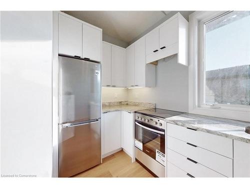 39 Wellspring Way, Pelham, ON - Indoor Photo Showing Kitchen With Upgraded Kitchen