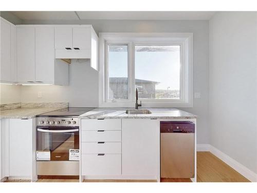 39 Wellspring Way, Pelham, ON - Indoor Photo Showing Kitchen