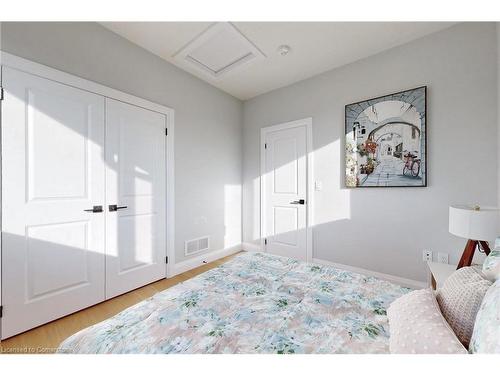 39 Wellspring Way, Pelham, ON - Indoor Photo Showing Bedroom