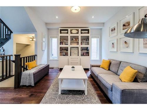 629 Winston Road, Grimsby, ON - Indoor Photo Showing Living Room