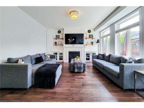 629 Winston Road, Grimsby, ON - Indoor Photo Showing Living Room With Fireplace