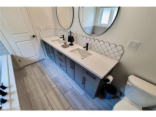 629 Winston Road, Grimsby, ON - Indoor Photo Showing Bathroom