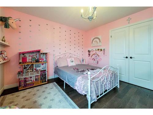 629 Winston Road, Grimsby, ON - Indoor Photo Showing Bedroom