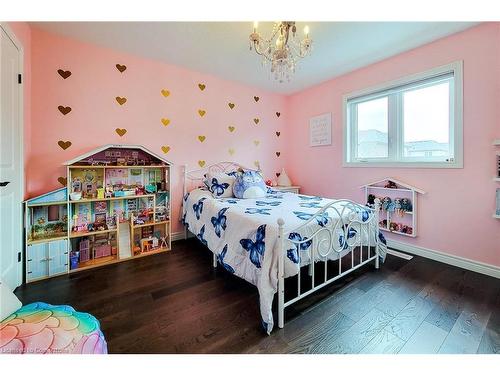 629 Winston Road, Grimsby, ON - Indoor Photo Showing Bedroom