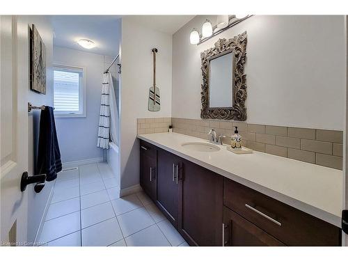 629 Winston Road, Grimsby, ON - Indoor Photo Showing Bathroom