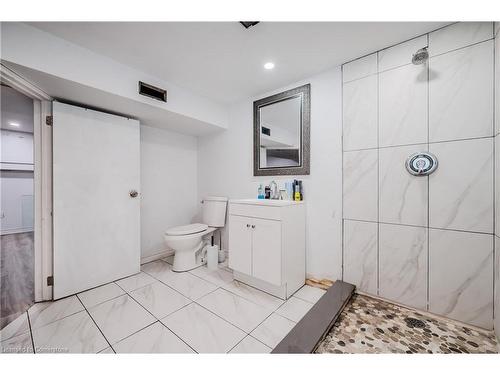 1650 King Street E, Hamilton, ON - Indoor Photo Showing Bathroom