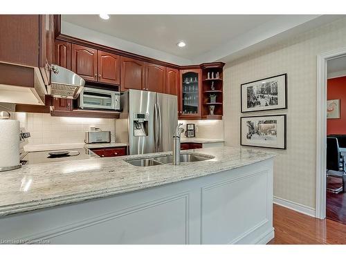 13-1061 North Shore Boulevard E, Burlington, ON - Indoor Photo Showing Kitchen With Double Sink