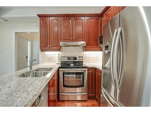 13-1061 North Shore Boulevard E, Burlington, ON - Indoor Photo Showing Kitchen With Stainless Steel Kitchen With Double Sink