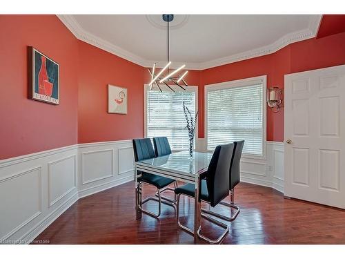 13-1061 North Shore Boulevard E, Burlington, ON - Indoor Photo Showing Dining Room