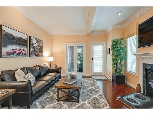 13-1061 North Shore Boulevard E, Burlington, ON - Indoor Photo Showing Living Room With Fireplace