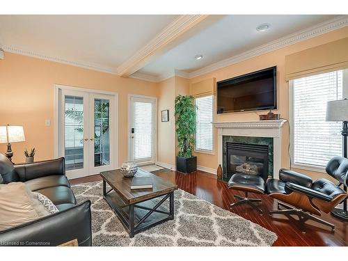 13-1061 North Shore Boulevard E, Burlington, ON - Indoor Photo Showing Living Room With Fireplace