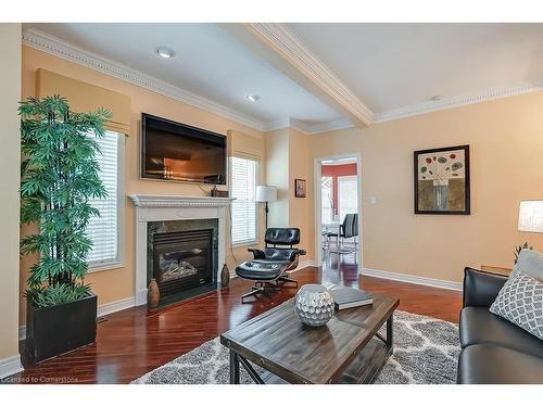 13-1061 North Shore Boulevard E, Burlington, ON - Indoor Photo Showing Living Room With Fireplace