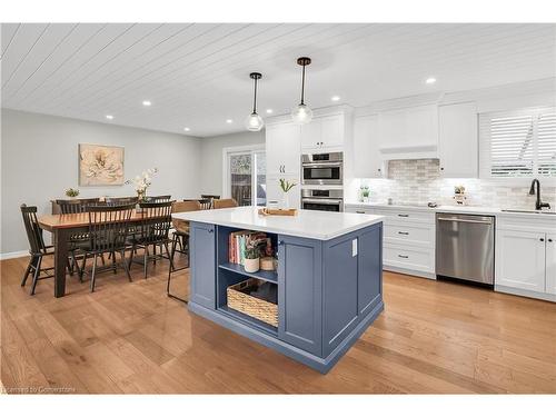 77 Debora Drive, Grimsby, ON - Indoor Photo Showing Kitchen With Upgraded Kitchen